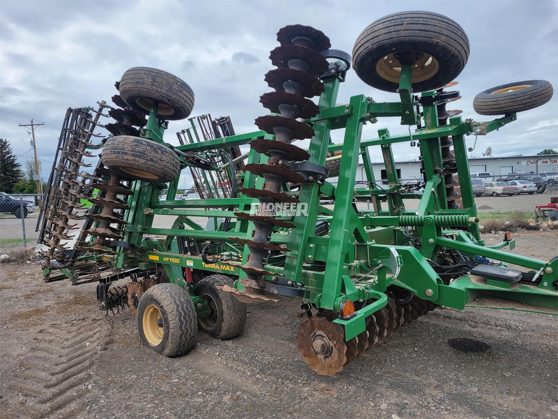 Tractor Zoom 2021 Great Plains HT1100