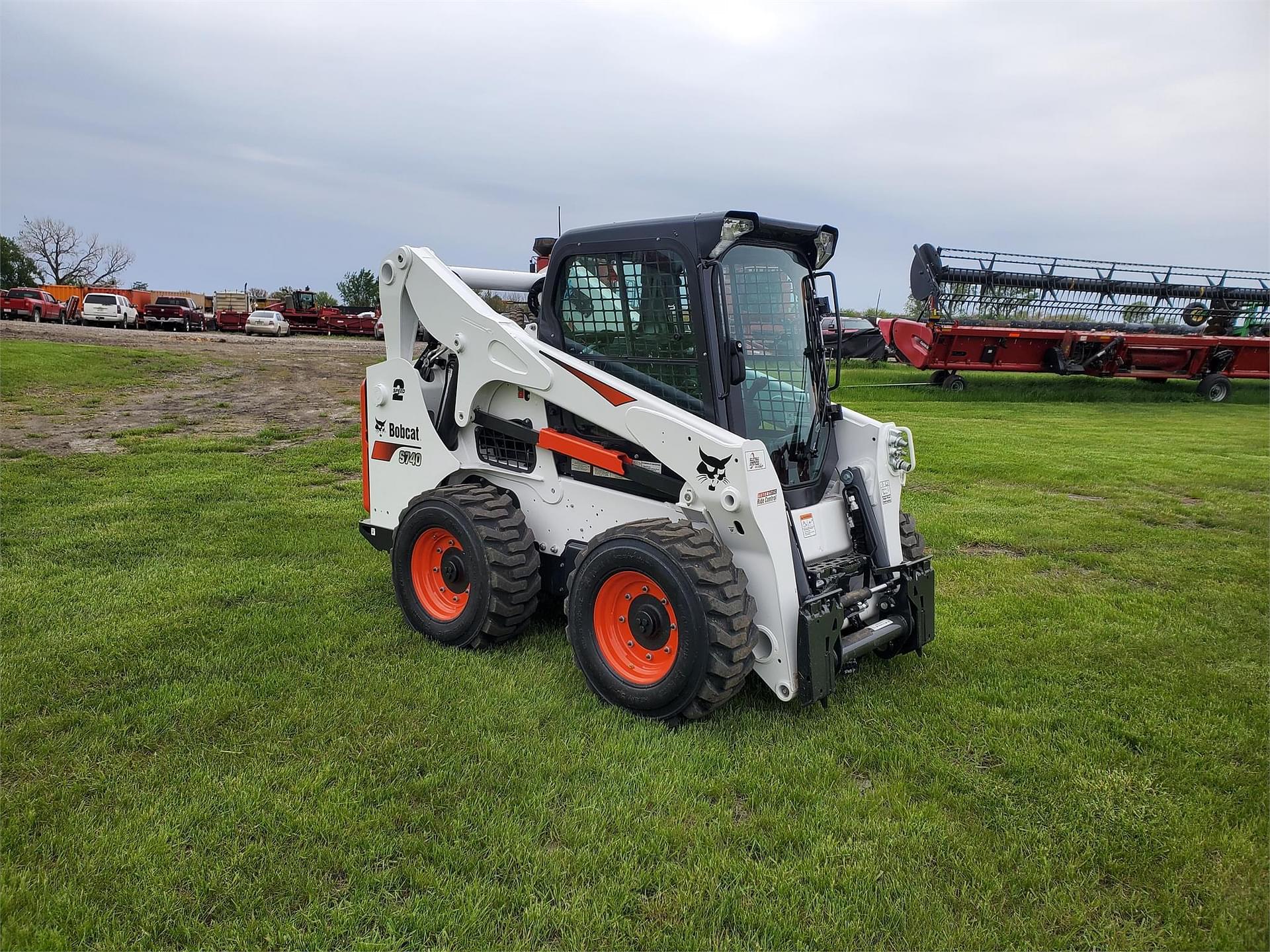 Tractor Zoom - 2022 Bobcat S740