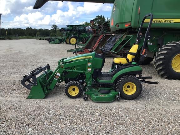 Tractor Zoom - 2015 John Deere 1025R