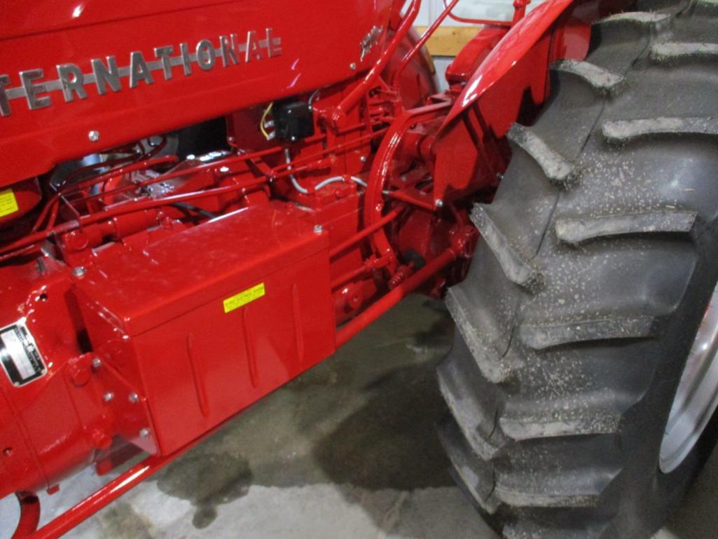 Tractor Zoom - International Harvester W-400