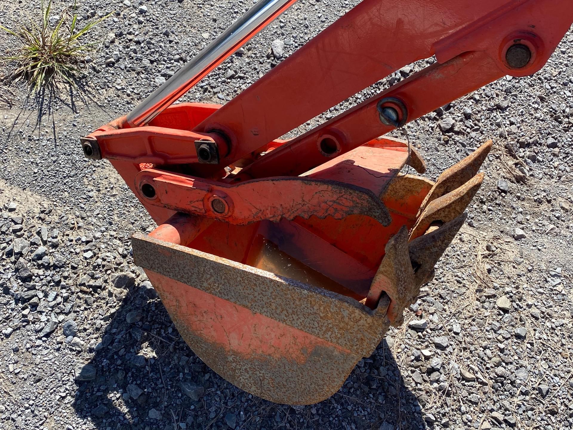 Tractor Zoom Kubota BH77