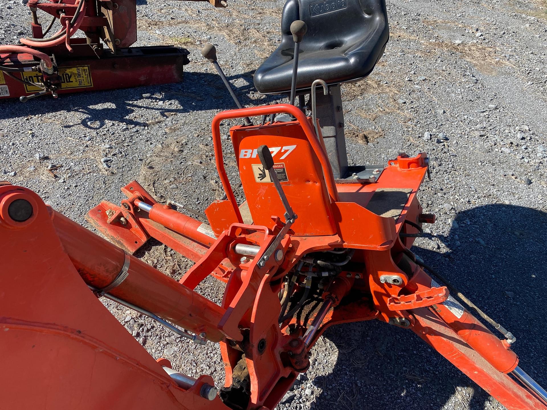 Tractor Zoom Kubota BH77