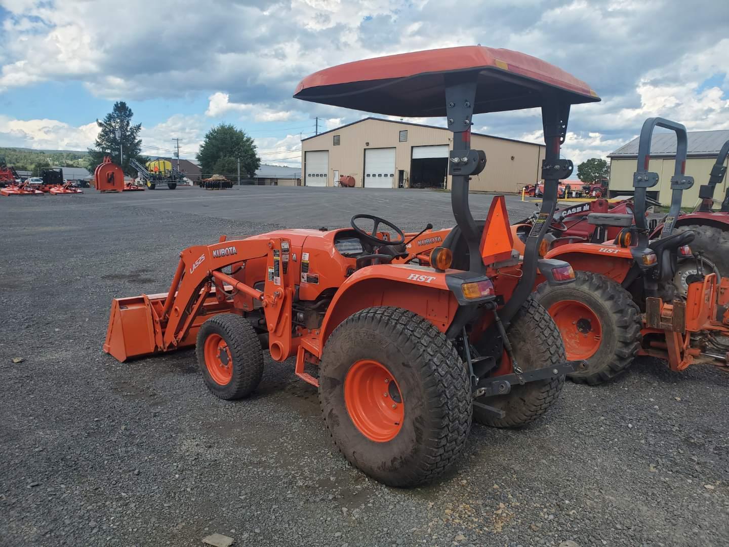 Tractor Zoom 2014 Kubota L3301
