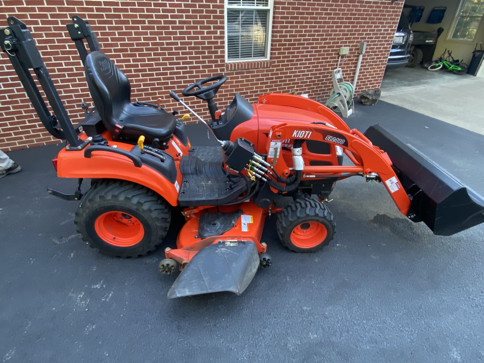 Tractor Zoom Kioti CS2510