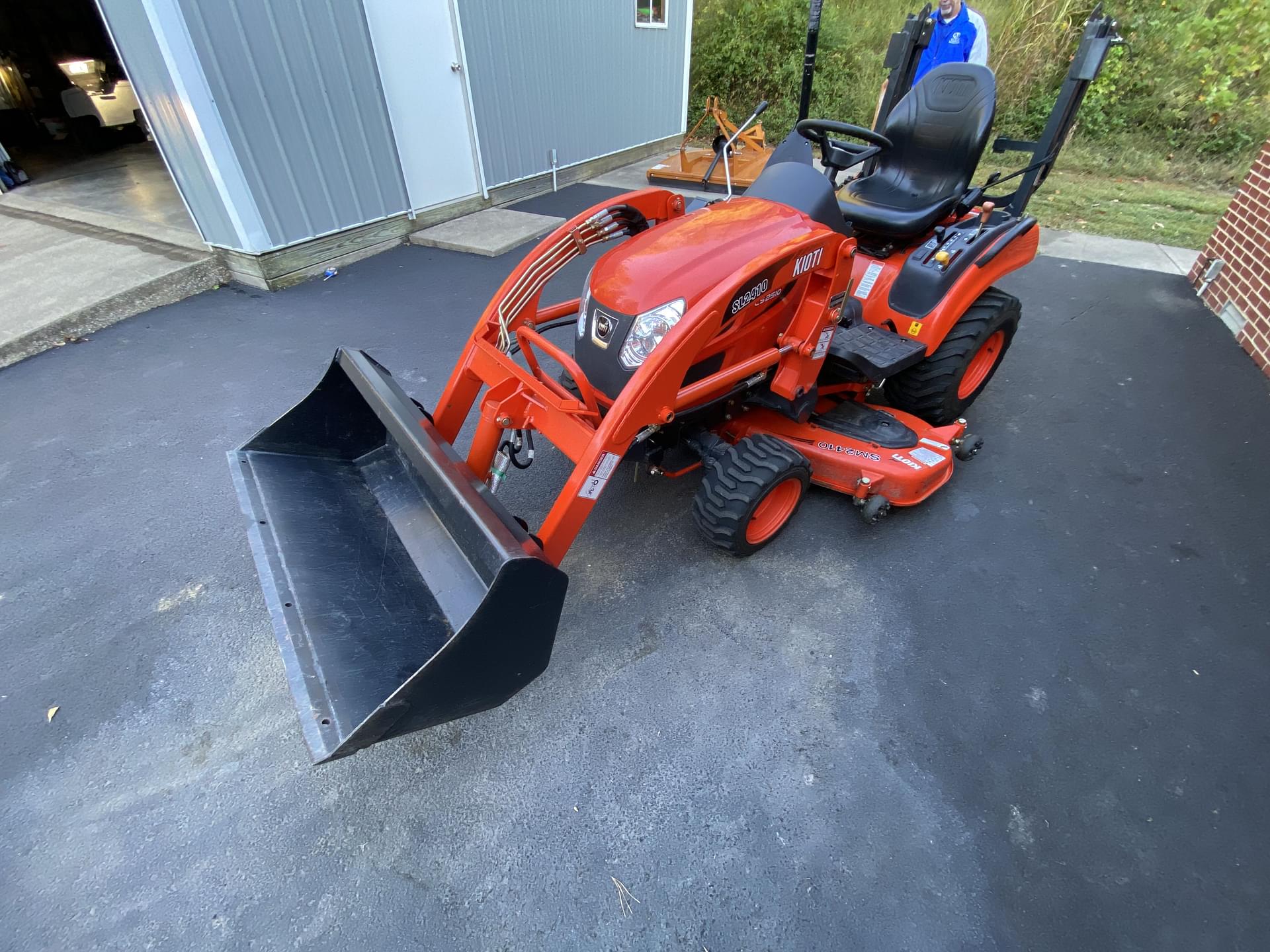 Tractor Zoom Kioti CS2510