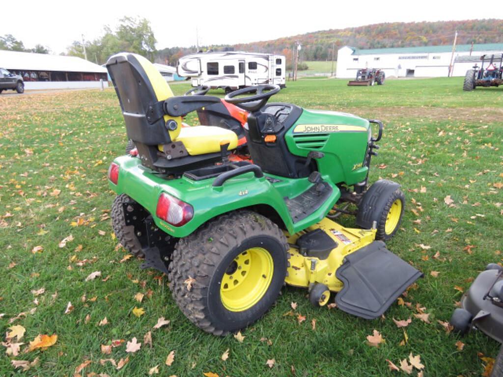 Tractor Zoom - John Deere X748