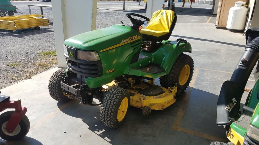 Tractor Zoom John Deere X585