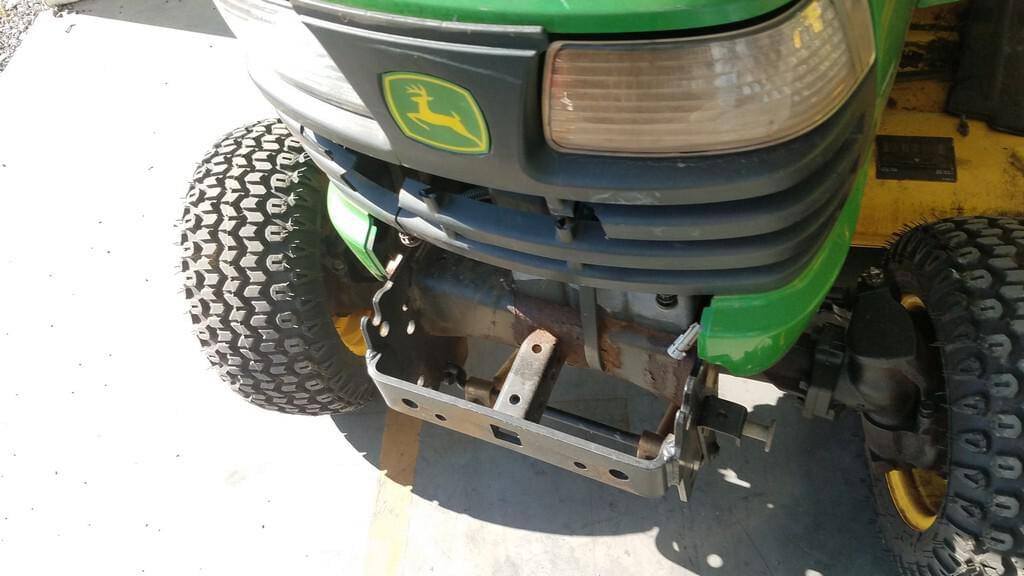 Tractor Zoom John Deere X585