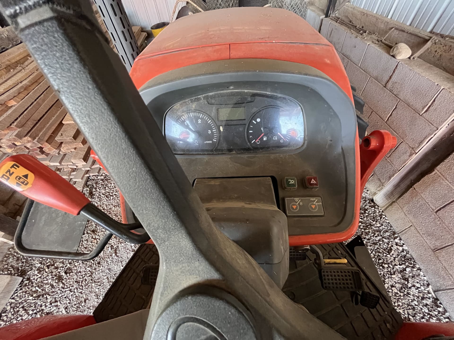 Tractor Zoom - 2013 Kubota M7040