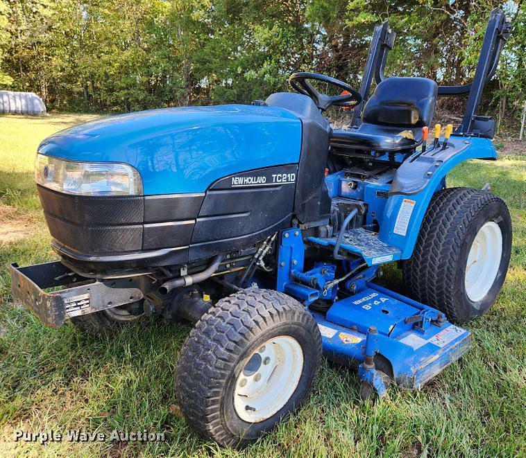 Tractor Zoom - 1999 New Holland TC21D