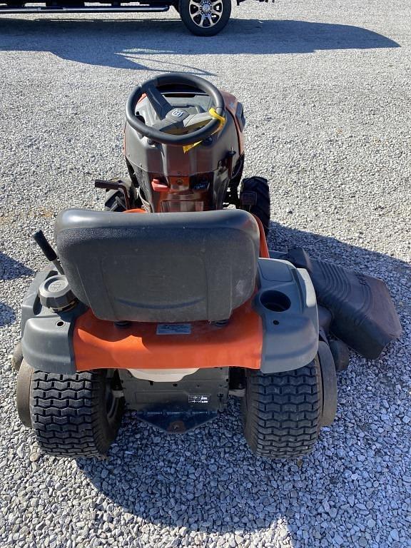 Tractor Zoom Husqvarna YTH24K54