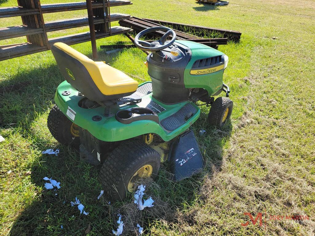 Tractor Zoom John Deere D110