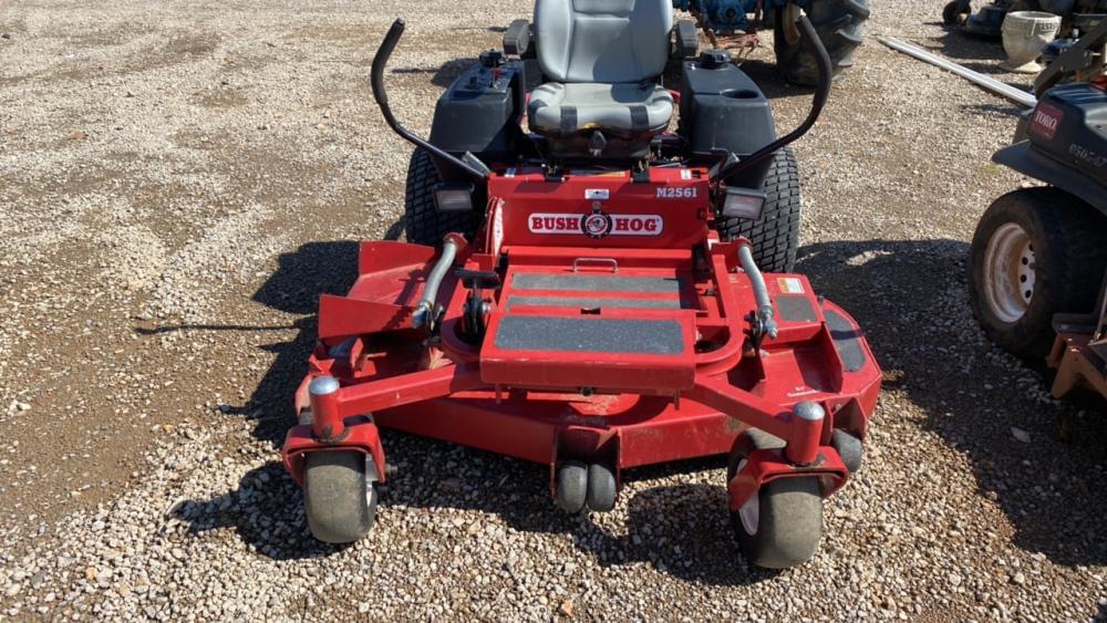 Tractor Zoom Bush Hog M2561