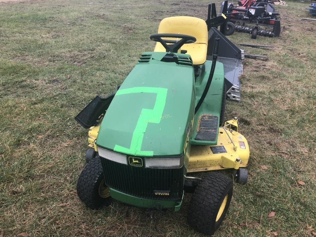 Tractor Zoom John Deere LX188