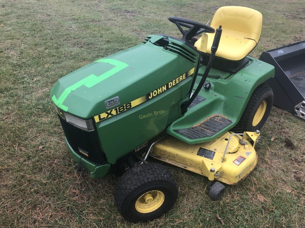 Tractor Zoom John Deere LX188