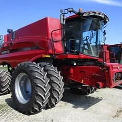 Tractor Zoom - 2016 Case IH 8240