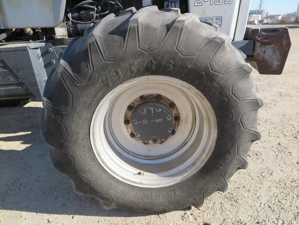 Tractor Zoom White 2135