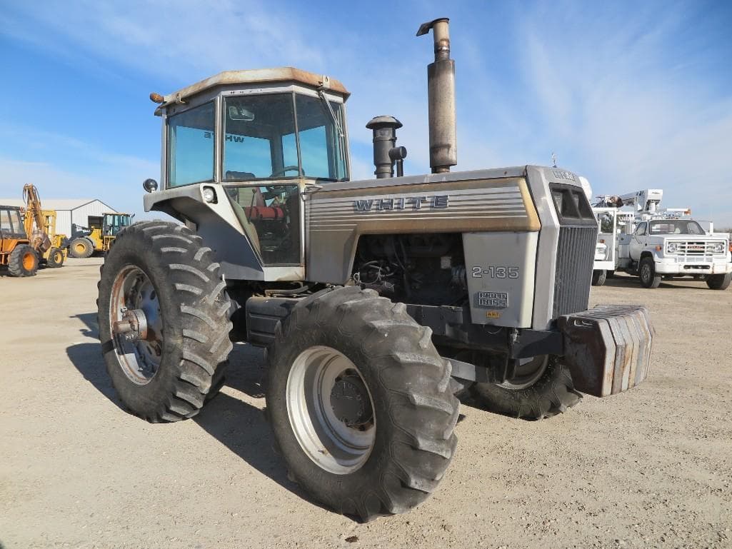 Tractor Zoom White 2135