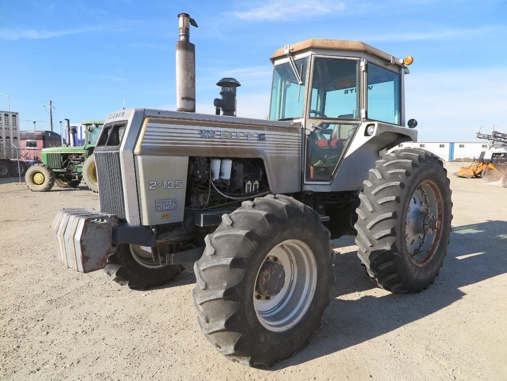 Tractor Zoom White 2135