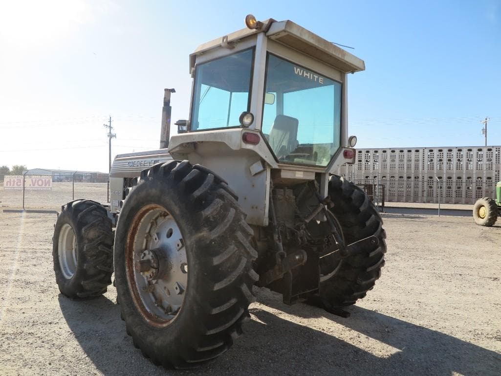 Tractor Zoom White 2135