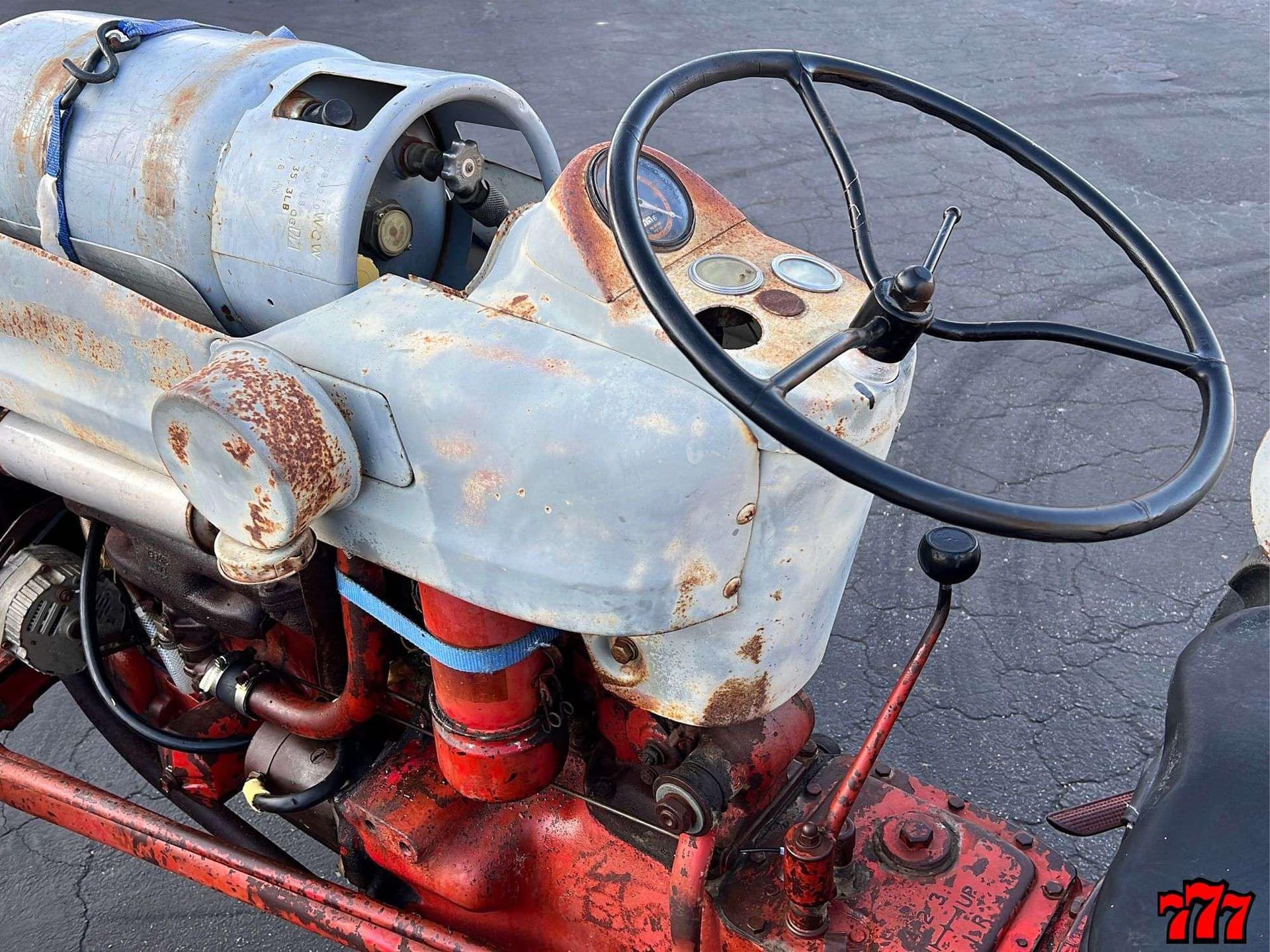 Tractor Zoom Ford 800