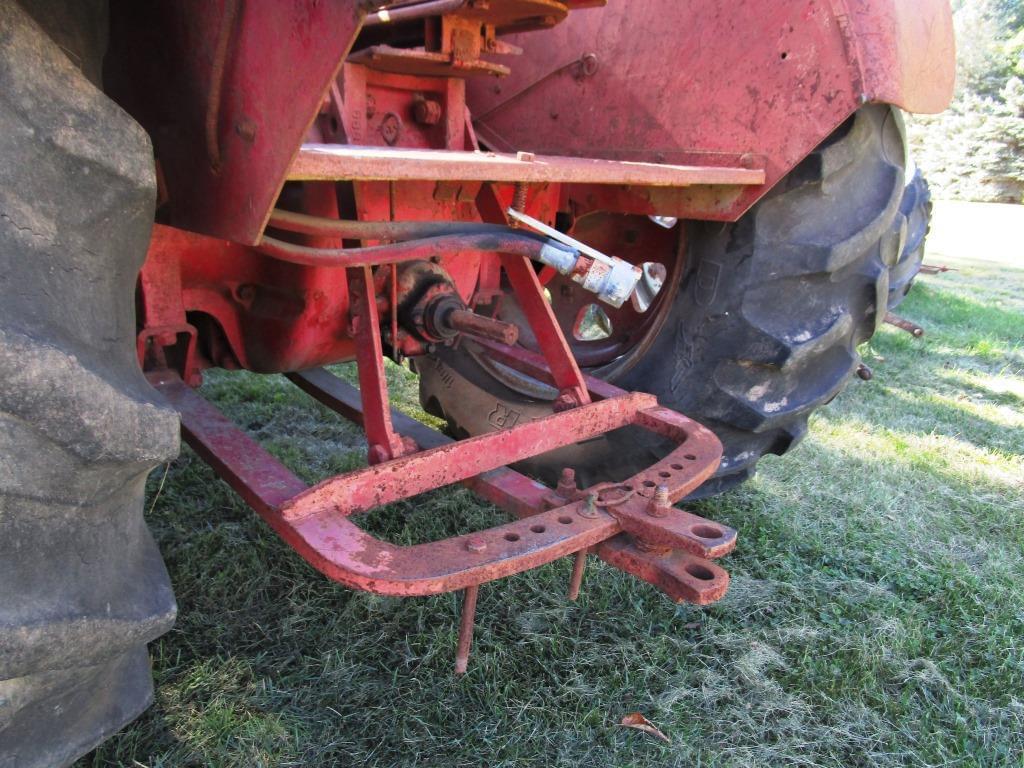 Tractor Zoom International Harvester 650