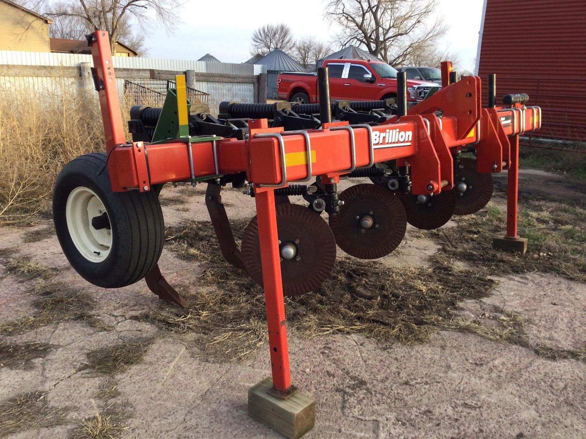 Tractor Zoom Brillion Zone Commander