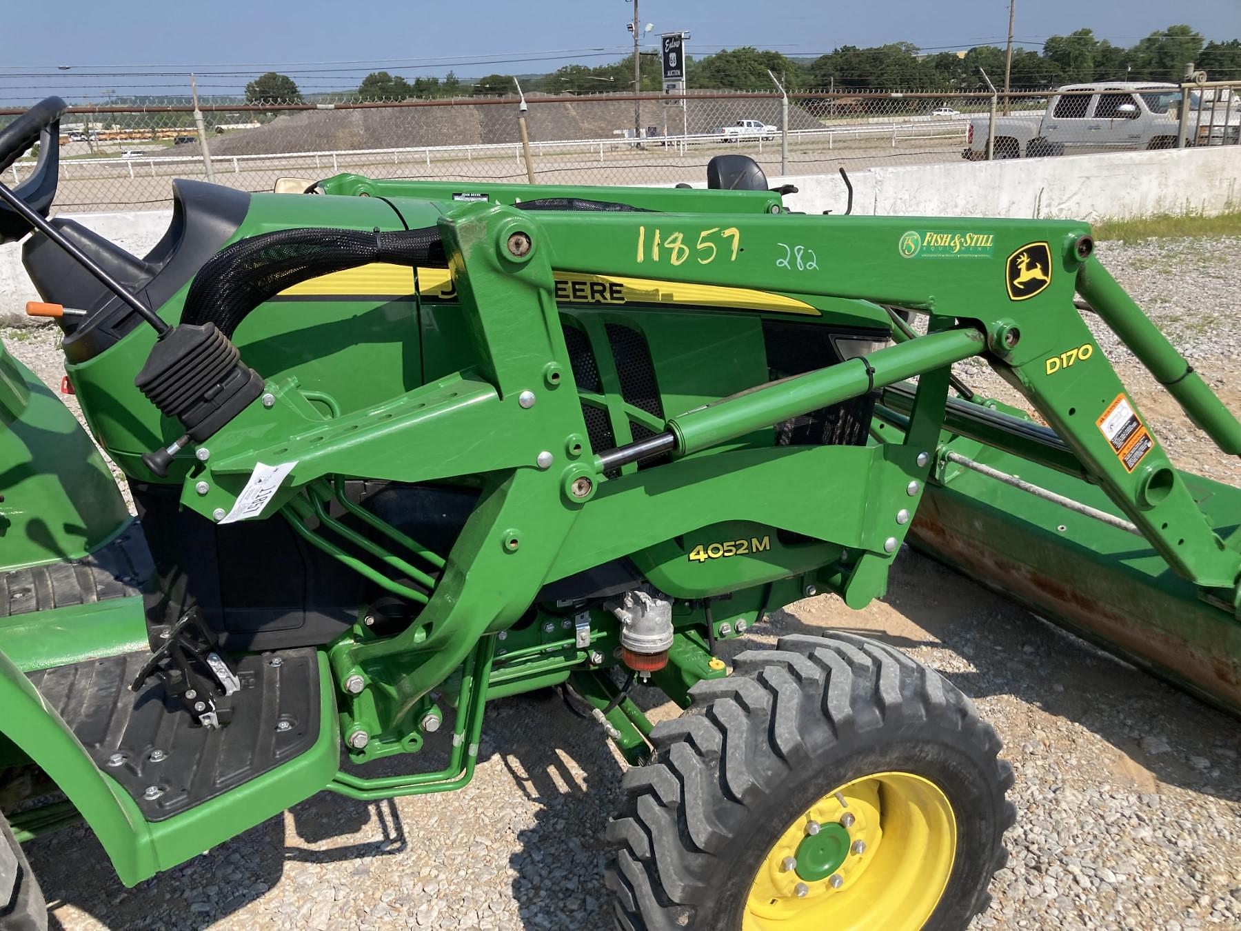 Tractor Zoom - John Deere 4052M