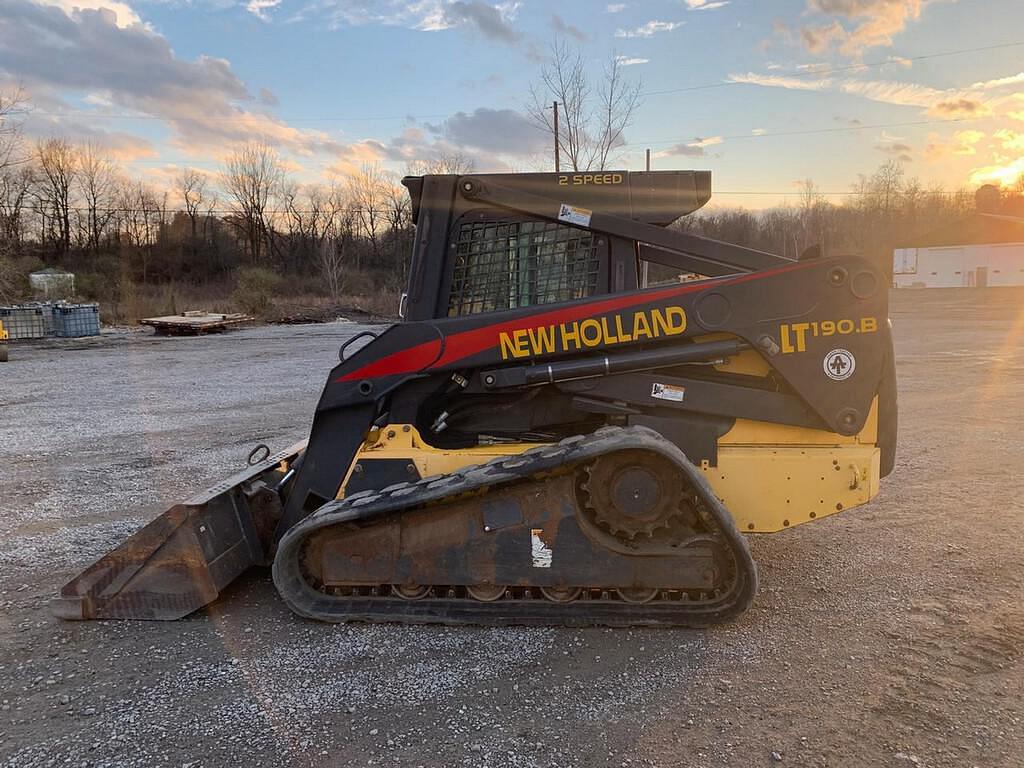 Tractor Zoom - 2005 New Holland LT190.B