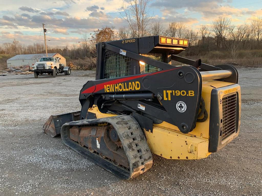 Tractor Zoom - 2005 New Holland LT190.B