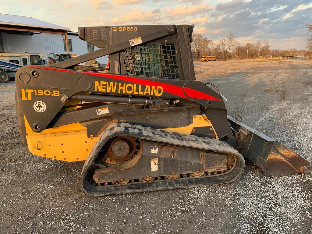 Tractor Zoom - 2005 New Holland LT190.B