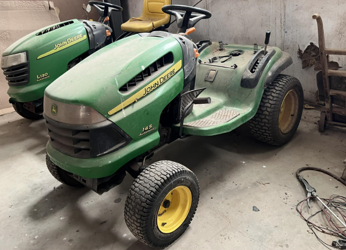 Tractor Zoom John Deere 145