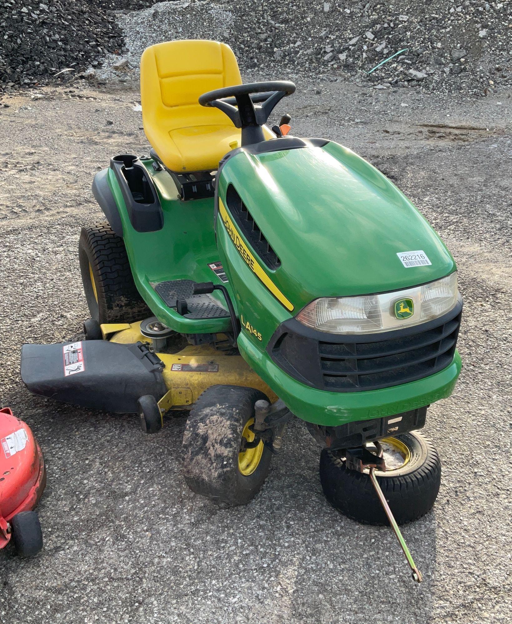 Tractor Zoom John Deere LA145