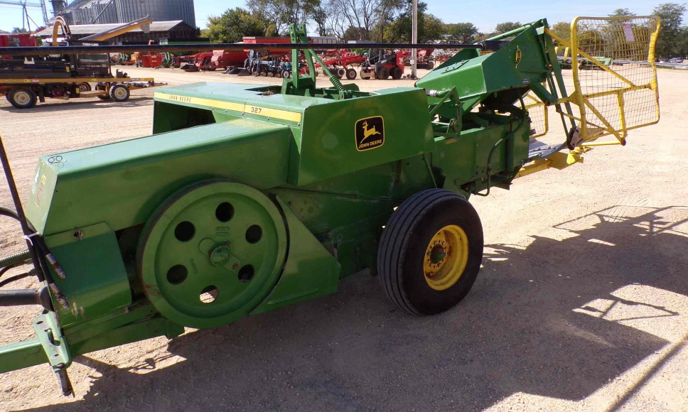 Tractor Zoom - John Deere 327