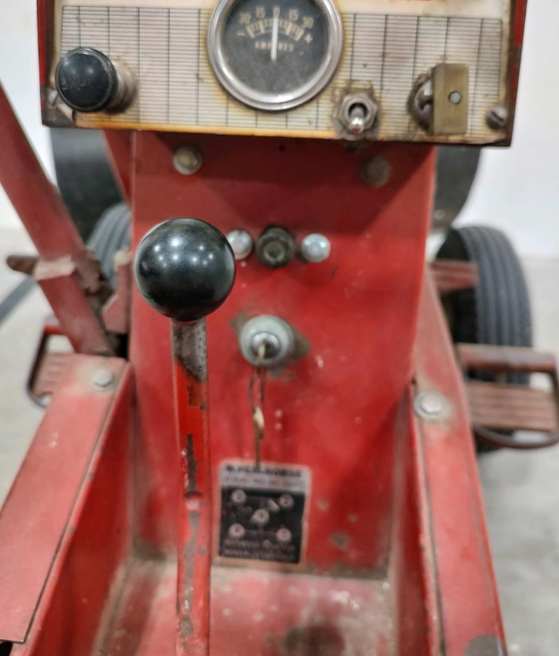 Tractor Zoom - 1962 Wheel Horse 702