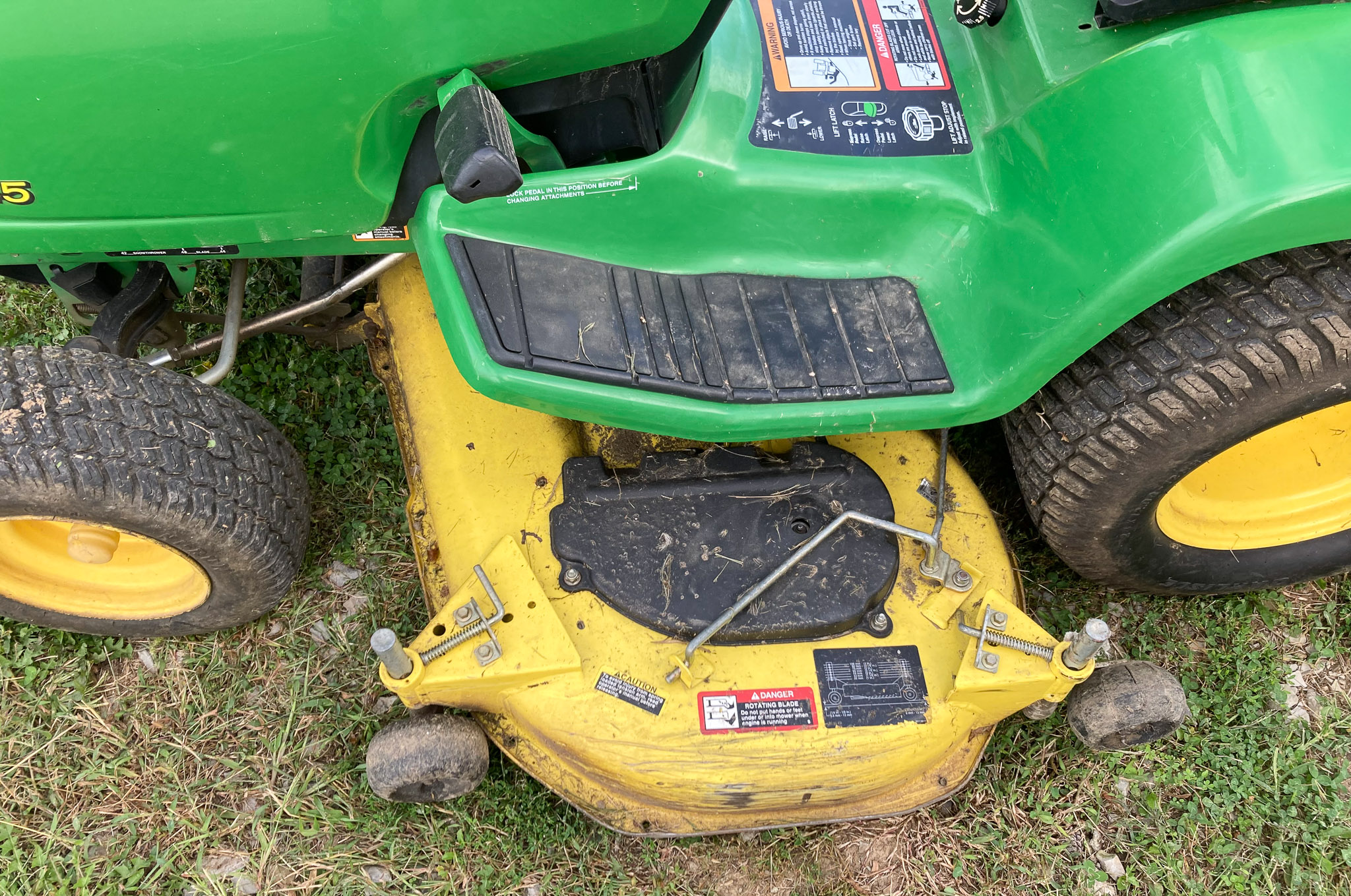 Tractor Zoom John Deere GT245