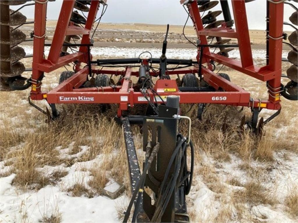 Tractor Zoom 2013 Buhler Farm King 6650
