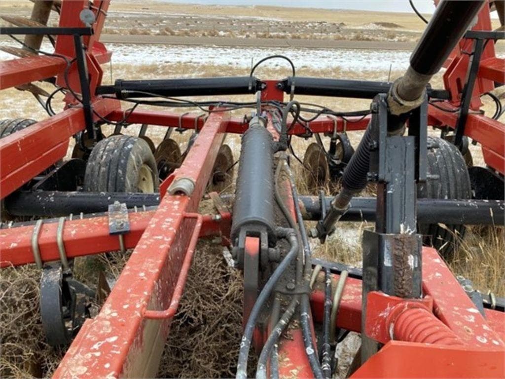 Tractor Zoom 2013 Buhler Farm King 6650