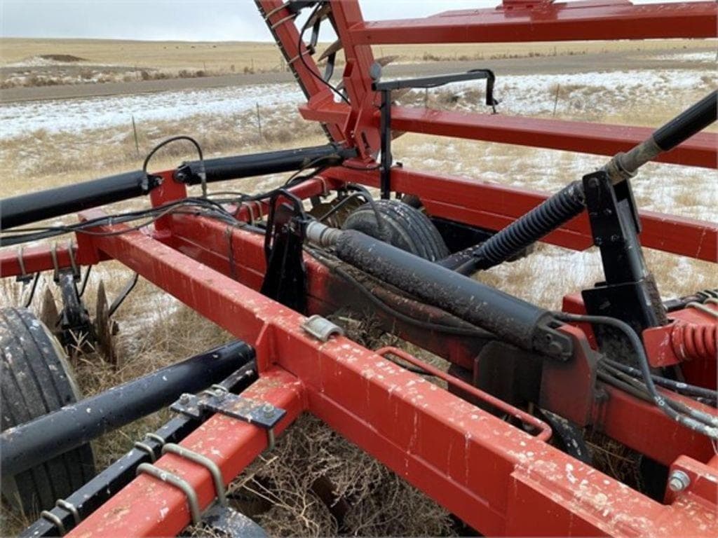 Tractor Zoom 2013 Buhler Farm King 6650