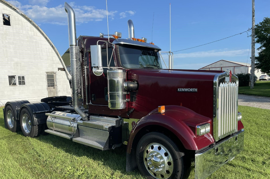 Tractor Zoom - 2023 Kenworth W900