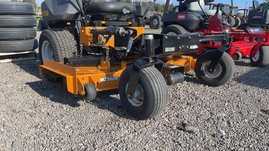 Tractor Zoom Woods M2560