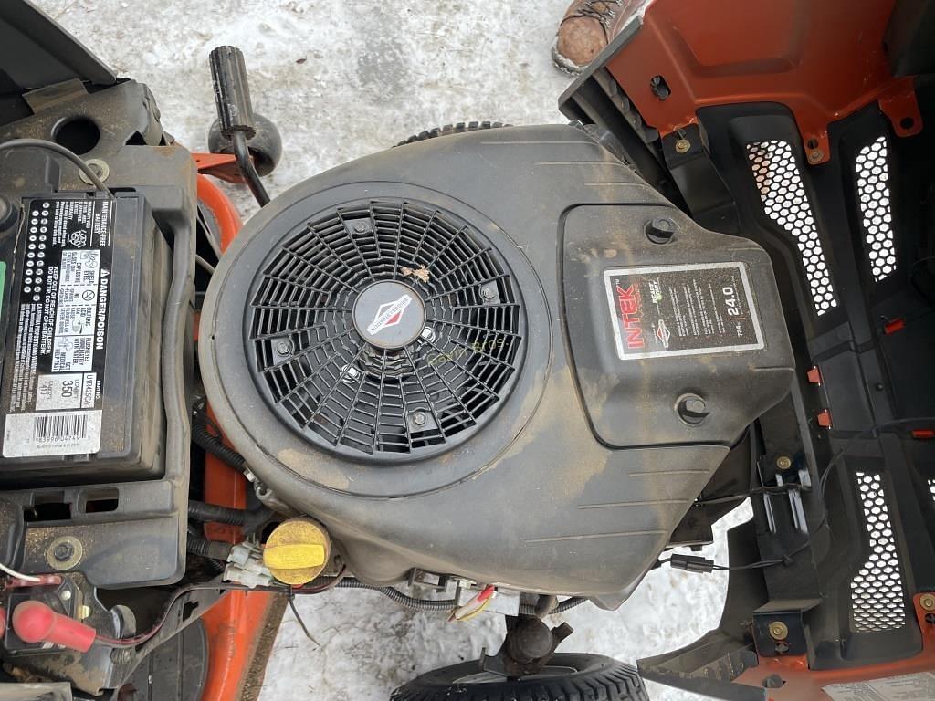Tractor Zoom Husqvarna YTH24V48