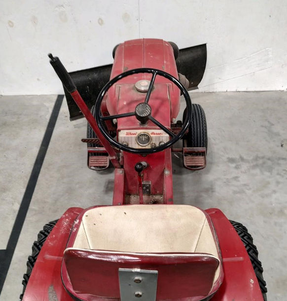 Tractor Zoom - 1962 Wheel Horse 702