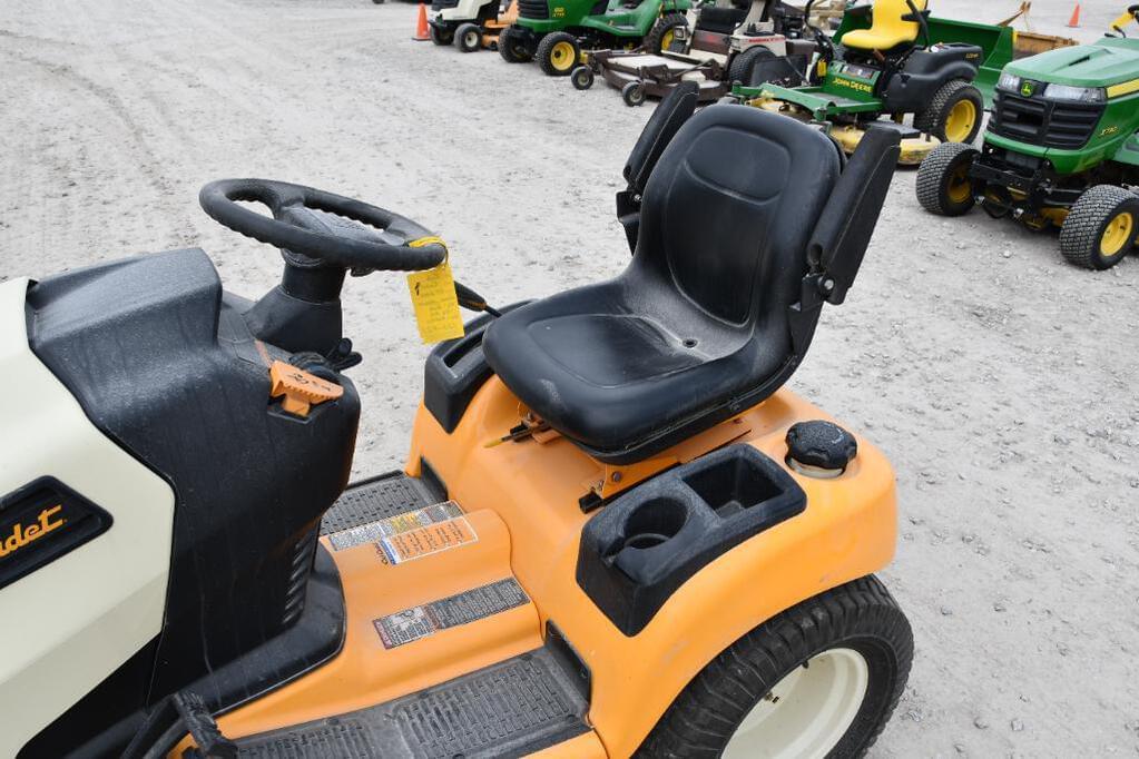 Tractor Zoom Cub Cadet GT 2000